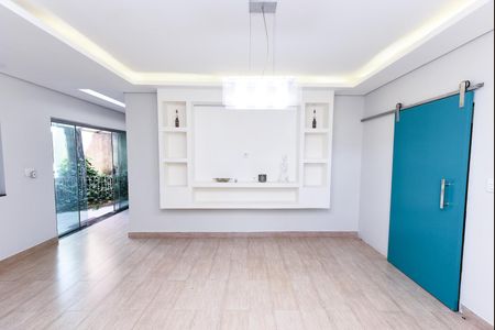 Casa para alugar com 360m², 4 quartos e 4 vagasSala