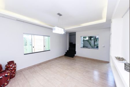 Sala de casa para alugar com 4 quartos, 360m² em Pindorama, Belo Horizonte