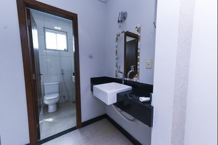 Casa para alugar com 360m², 4 quartos e 4 vagasBanheiro 3
