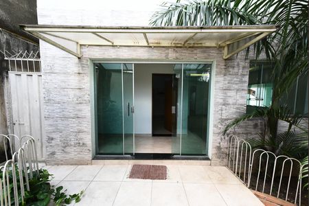 Casa para alugar com 360m², 4 quartos e 4 vagasEntrada