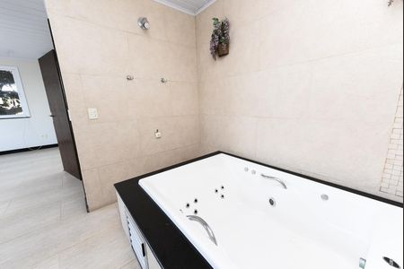 Casa para alugar com 360m², 4 quartos e 4 vagasSuíte 2 - banheira