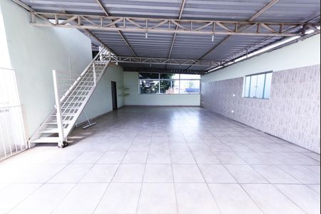 Casa para alugar com 360m², 4 quartos e 4 vagasSalão