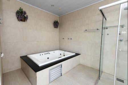 Casa para alugar com 360m², 4 quartos e 4 vagasSuíte 2 - banheira