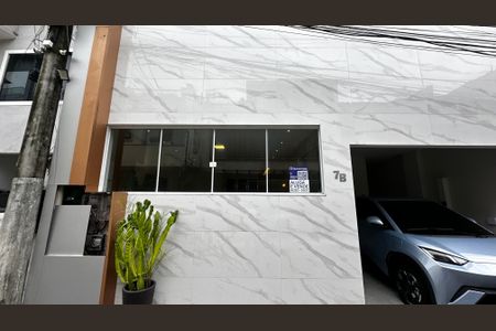 Casa para alugar com 100m², 2 quartos e 1 vaga Casa para alugar com 100m², 2 quartos e 1 vagaFachada