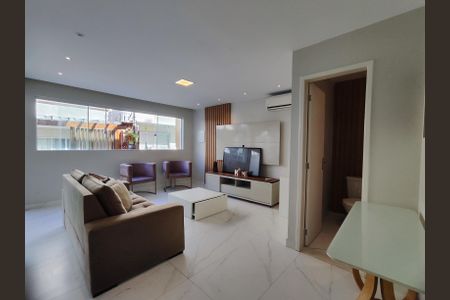 Sala de casa de condomínio para alugar com 2 quartos, 100m² em Recreio dos Bandeirantes, Rio de Janeiro