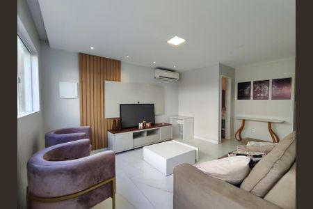 Sala de casa de condomínio para alugar com 2 quartos, 100m² em Recreio dos Bandeirantes, Rio de Janeiro