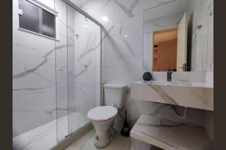 Banheiro da Suíte 1 de casa de condomínio para alugar com 2 quartos, 100m² em Recreio dos Bandeirantes, Rio de Janeiro