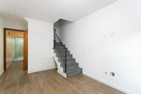 Sala de casa de condomínio para alugar com 2 quartos, 56m² em Vila Curuçá Velha, São Paulo