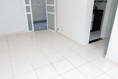 Casa de condomínio para alugar com 45m², 2 quartos e 1 vagaSala