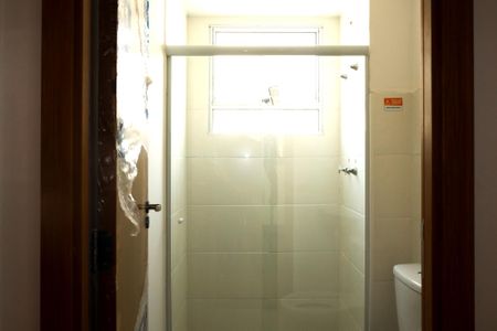 Banheiro de apartamento para alugar com 2 quartos, 40m² em Jardim Alvorada, Nova Iguaçu