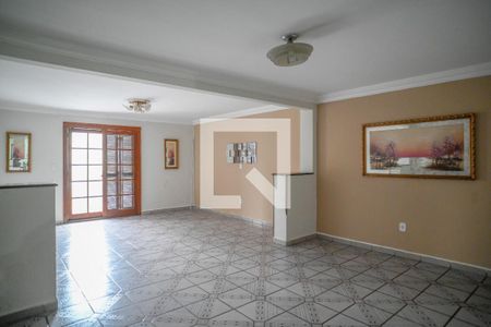 Casa para alugar com 4 quartos, 300m² em Vila Santo Estefano, São Paulo