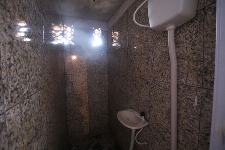 Banheiro de casa para alugar com 1 quarto, 30m² em Santa Terezinha, Mesquita