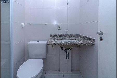Apartamento para alugar com 67m², 2 quartos e 1 vaga Apartamento para alugar com 67m², 2 quartos e 1 vagaBanheiro social