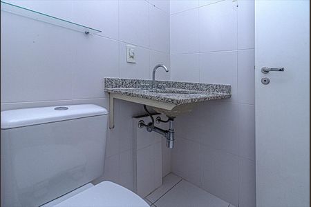 Apartamento para alugar com 67m², 2 quartos e 1 vaga Apartamento para alugar com 67m², 2 quartos e 1 vagaBanheiro social