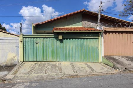 Casa à venda com 150m², 3 quartos e 2 vagasFachada