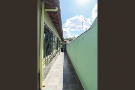 Casa à venda com 150m², 3 quartos e 2 vagasCorredor lateral