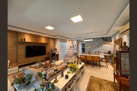 Casa de condomínio à venda com 340m², 4 quartos e 3 vagasSala