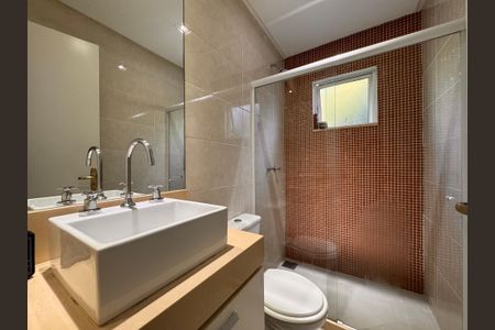 Casa de condomínio à venda com 340m², 4 quartos e 3 vagasSuíte 1 - Banheiro