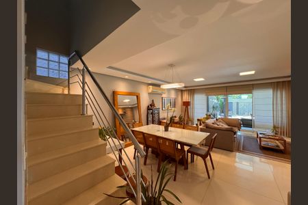 Casa de condomínio à venda com 340m², 4 quartos e 3 vagasSala