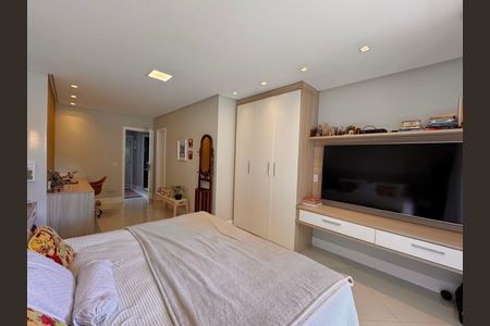 Casa de condomínio à venda com 340m², 4 quartos e 3 vagasSuíte 3 (Master)