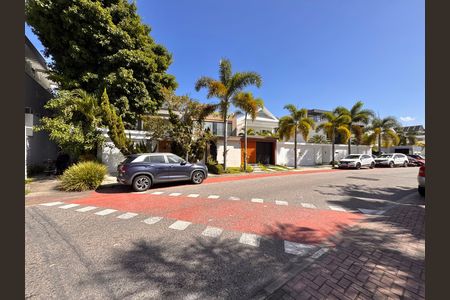 Casa de condomínio à venda com 340m², 4 quartos e 3 vagasFachada