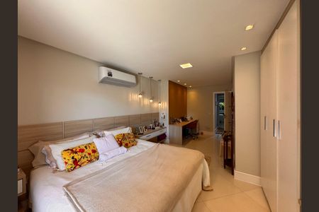 Casa de condomínio à venda com 340m², 4 quartos e 3 vagasSuíte 3 (Master)