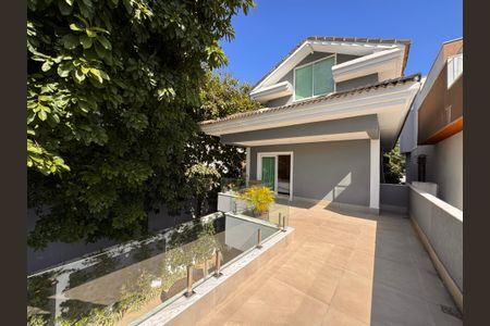 Casa de condomínio à venda com 340m², 4 quartos e 3 vagasSuíte 3 (Master) - Varanda