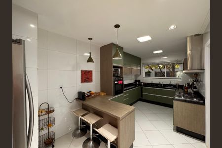 Casa de condomínio à venda com 340m², 4 quartos e 3 vagasCozinha