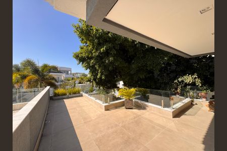 Casa de condomínio à venda com 340m², 4 quartos e 3 vagasSuíte 3 (Master) - Varanda