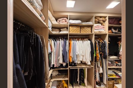 Casa de condomínio à venda com 340m², 4 quartos e 3 vagasSuíte 3 (Master) - Closet