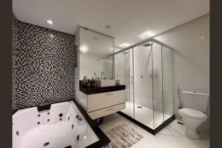 Casa de condomínio à venda com 340m², 4 quartos e 3 vagasSuíte 3 (Master) - Banheiro