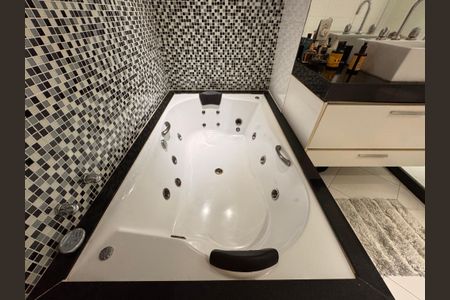 Casa de condomínio à venda com 340m², 4 quartos e 3 vagasSuíte 3 (Master) - Banheiro