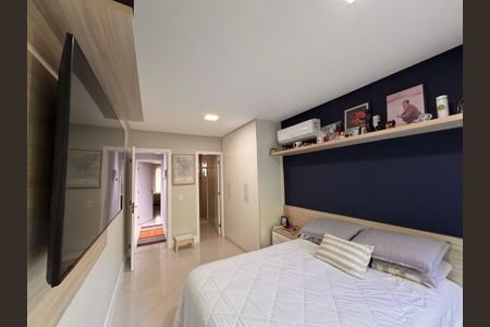 Casa de condomínio à venda com 340m², 4 quartos e 3 vagasSuíte 2