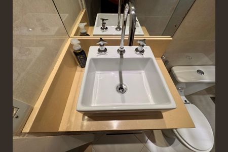 Casa de condomínio à venda com 340m², 4 quartos e 3 vagasSuíte 1 - Banheiro