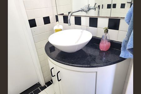 Apartamento à venda com 57m², 2 quartos e sem vaga Apartamento à venda com 57m², 2 quartos e sem vagaBanheiro