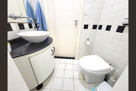 Apartamento à venda com 57m², 2 quartos e sem vaga Apartamento à venda com 57m², 2 quartos e sem vagaBanheiro