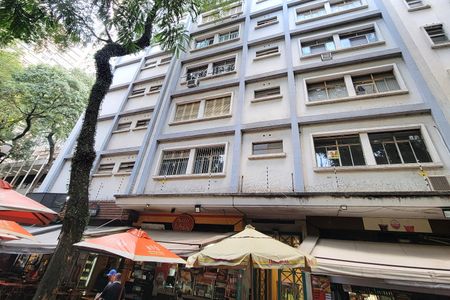 Apartamento à venda com 57m², 2 quartos e sem vaga Apartamento à venda com 57m², 2 quartos e sem vagaFachada