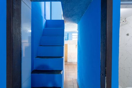 Casa para alugar com 85m², 2 quartos e sem vagaEscada