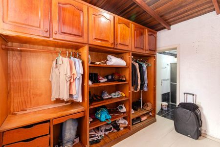 Casa para alugar com 400m², 3 quartos e 3 vagas Casa para alugar com 400m², 3 quartos e 3 vagasCloset do Quarto 3