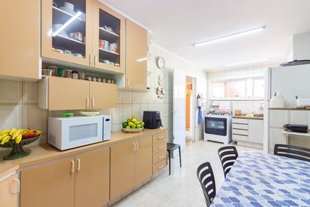 Casa à venda com 446m², 4 quartos e 3 vagas Casa à venda com 446m², 4 quartos e 3 vagasCozinha