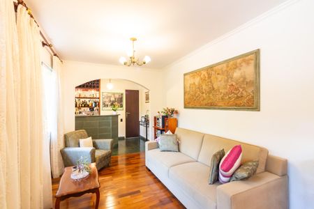 Casa à venda com 446m², 4 quartos e 3 vagas Casa à venda com 446m², 4 quartos e 3 vagasSala