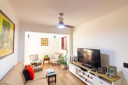 Casa à venda com 446m², 4 quartos e 3 vagas Casa à venda com 446m², 4 quartos e 3 vagasSala
