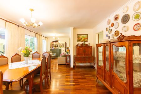 Casa à venda com 446m², 4 quartos e 3 vagas Casa à venda com 446m², 4 quartos e 3 vagasSala