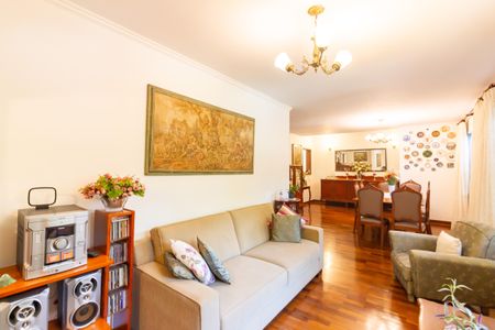 Casa à venda com 446m², 4 quartos e 3 vagas Casa à venda com 446m², 4 quartos e 3 vagasSala