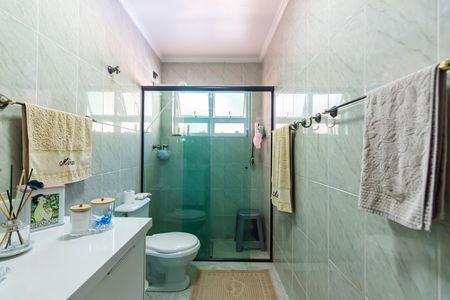 Casa à venda com 446m², 4 quartos e 3 vagas Casa à venda com 446m², 4 quartos e 3 vagasBanheiro 2