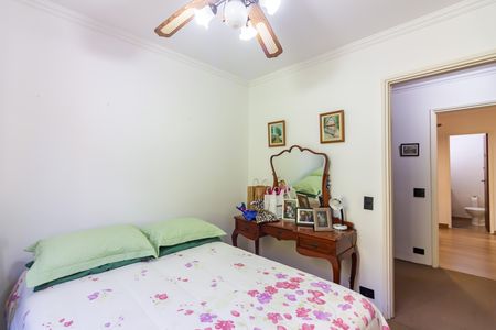 Casa à venda com 446m², 4 quartos e 3 vagas Casa à venda com 446m², 4 quartos e 3 vagasQuarto 2