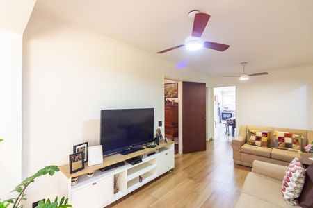 Casa à venda com 446m², 4 quartos e 3 vagas Casa à venda com 446m², 4 quartos e 3 vagasSala