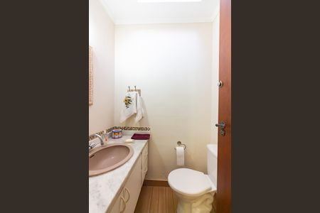 Casa à venda com 446m², 4 quartos e 3 vagas Casa à venda com 446m², 4 quartos e 3 vagasLavabo