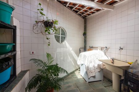 Casa à venda com 446m², 4 quartos e 3 vagas Casa à venda com 446m², 4 quartos e 3 vagasLavanderia