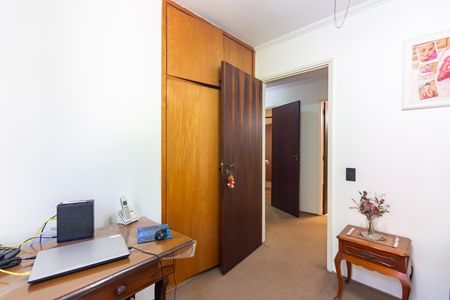 Casa à venda com 446m², 4 quartos e 3 vagas Casa à venda com 446m², 4 quartos e 3 vagasQuarto 3